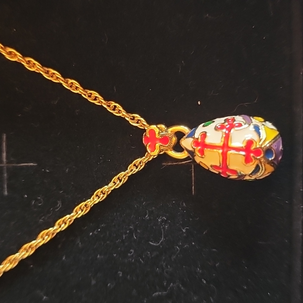 NICE ENAMELED JOAN RIVERS EGG PENDANT